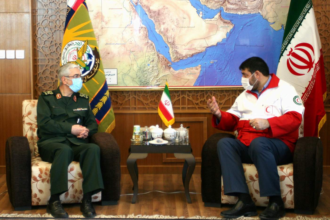 دیدار رئیس و مدیران عالی جمعیت هلال‌احمر با رئیس ستاد کل نیروهای مسلح جمهوری اسلامی ایران