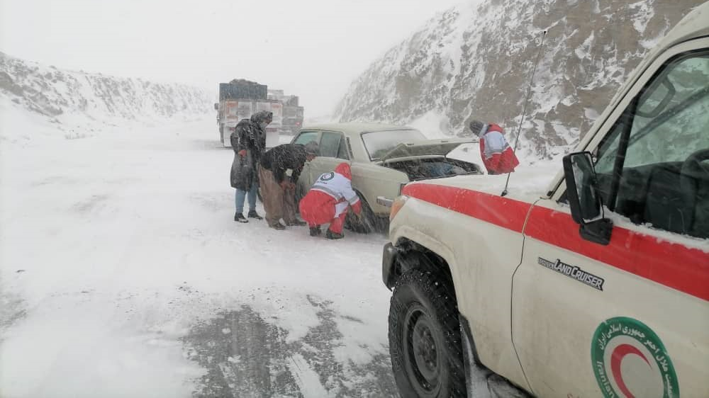 رهاسازی ۲۰۰ خودرو در جادههای برفی مازندران