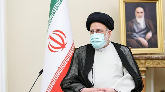 آیت الله رئیسی: سلام من را به همه آنهایی که لباس مقدس هلال احمر بر تن دارند برسانید/ خداقوت مىگویم