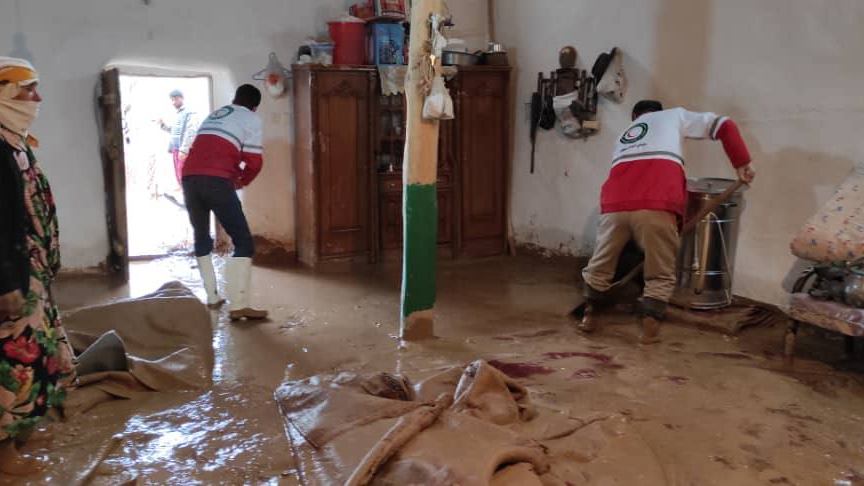 سیل در زنجان/ نجاتگران به اهالی روستای ساری کندی علیا امدادرسانی کردند