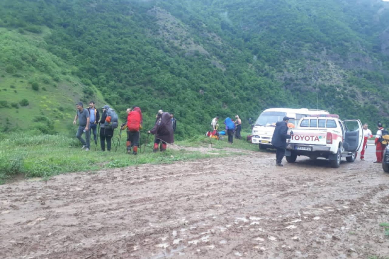 عملیات ۱۹ ساعته در ارتفاعات کوهستانی زرین گل/نجاتگران گلستانی کوهنوردان بجنوردی را نجات دادند