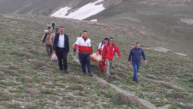 امدادرسانی هلال احمر به کوهنوردان خرم دره ای در قله سندان زنجان