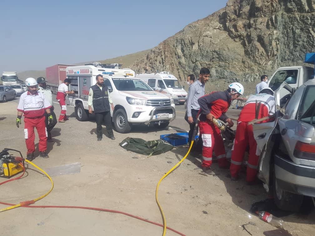 تصادف خودرو پژو با آمبولانس در کردستان ۵ مصدوم و ۳ فوتی داشت