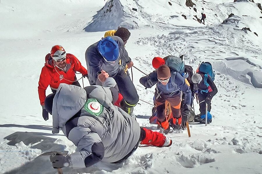 گم شدن ۵ کوهنورد در ارتفاعات «خُلِنو» تهران/ اعزام امدادگران با بالگرد برای انجام عملیات جست‌وجو و نجات