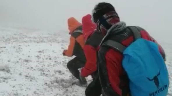 گم شدن ۲ کوهنورد در ارتفاعات برفی گاوکشان گرگان/ عملیات جستوجو و نجات ادامه دارد ...