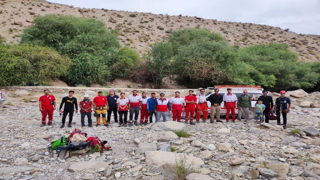 نجاتگران کرمانی موفق شدند 2 کوهنورد را از کوهستان سکنج نجات دهند/نجات از دیواره های پلوار بعد از 28 ساعت