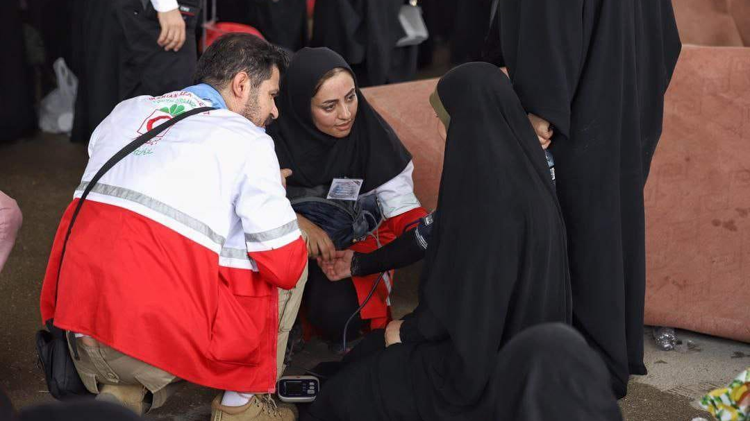 خدمات رسانی به بیش از ۴۲ هزار زائر در روزهای گذشته/ رفاه و سلامت هموطنان اولویت هلال احمر است