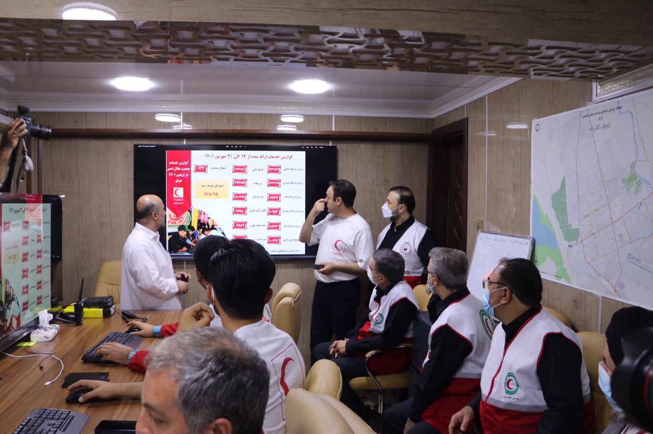 تصاویری از بازدید نمایندگان مجلس شورای اسلامی از درمانگاههای هلال احمر در نجف اشرف