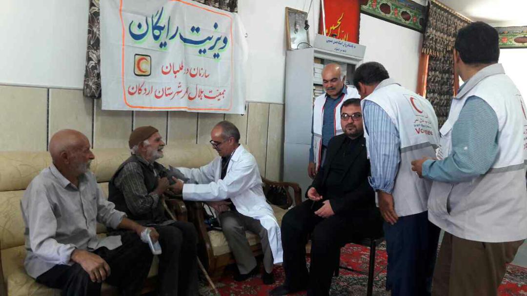 اعزام کاروان سلامت هلال احمر اردکان به روستاهای محروم خرانق 