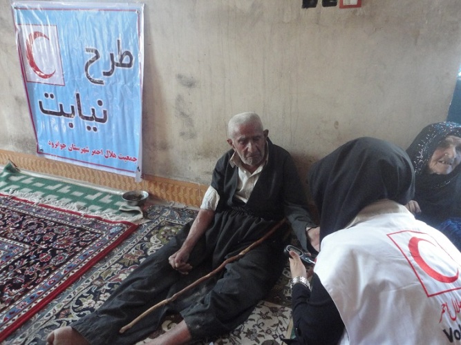 به همت جمعیت هلالاحمر شهرستان جوانرود انجام شد: تکریم از سالمندان نیازمند با اجرای طرح نیابت
