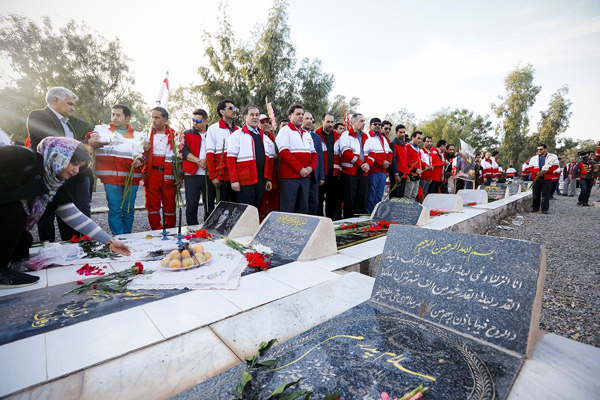 حضور رئیس جمعیت هلال احمر در جمع بازماندگان قربانیان زلزله بم