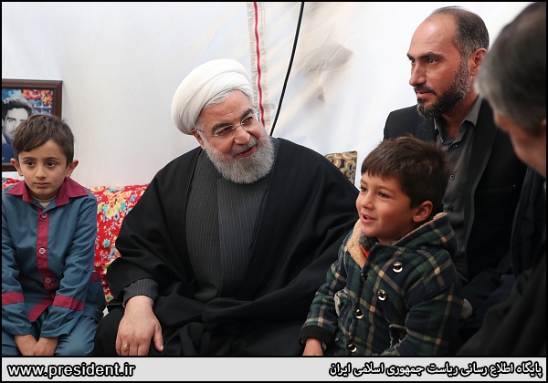 دکتر روحانی در روستای زلزلهزده دستجرد: دولت تا پایان امدادرسانی و رفع مشکلات در کنار زلزله زدگان خواهد بود/ تاکید بر مقاوم سازی بناها
