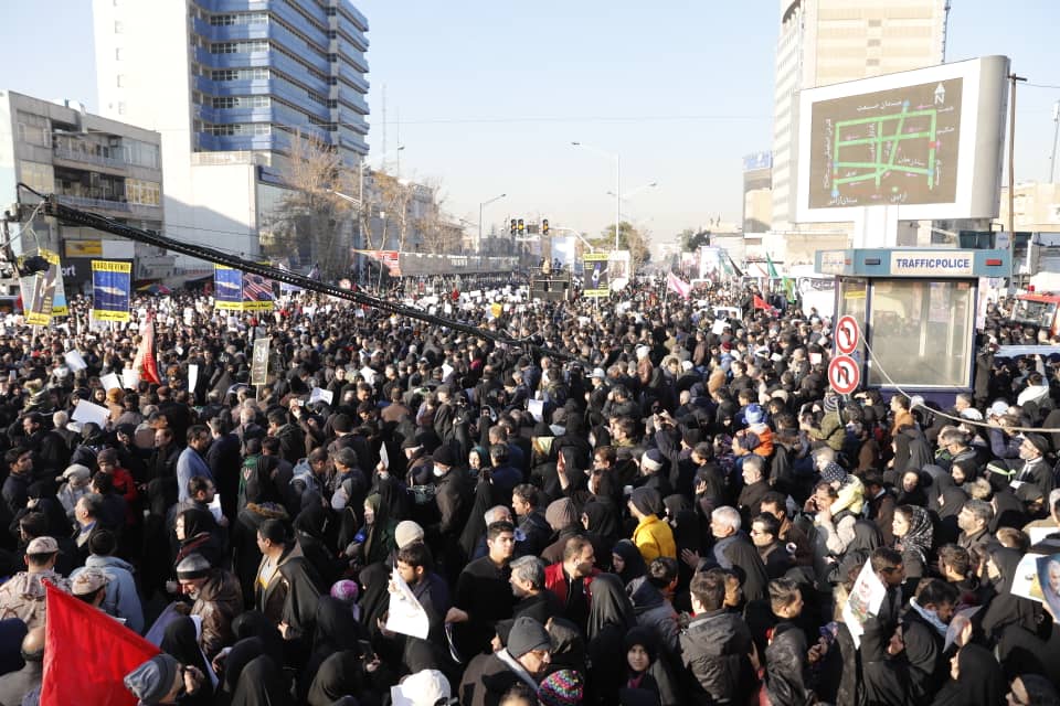 خدمت‌رسانی جمعیت هلال‌احمر در مراسم تشیع پیکر شهید حاج قاسم سلیمانی در تهران/ گزارش تصویری - ۱