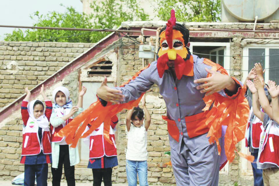 کوهنورد جوان گیلانی فاتح قله‌های مهربانی در کمک به کودکان آسیب‌دیده