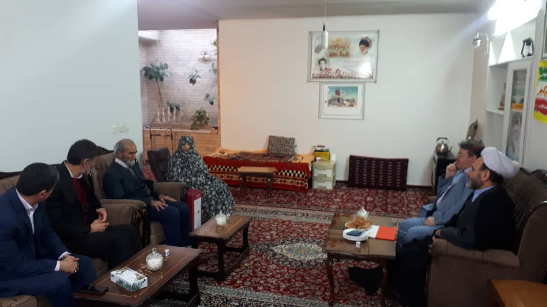 دیدار مسئولان هلال‌احمر خراسان‌رضوی با خانواده شهید مس‌چین در مشهد