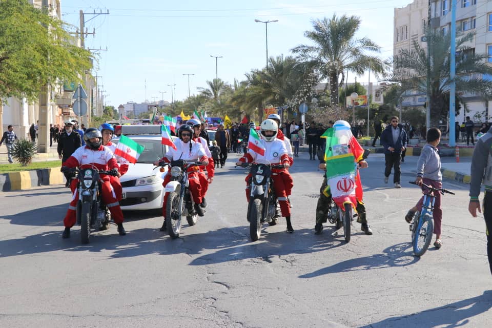 حضور پرشور و خدمت‌رسانی هلال احمر به راهپیمایان 22 بهمن در کرمانشاه و بوشهر/ گزارش تصویری