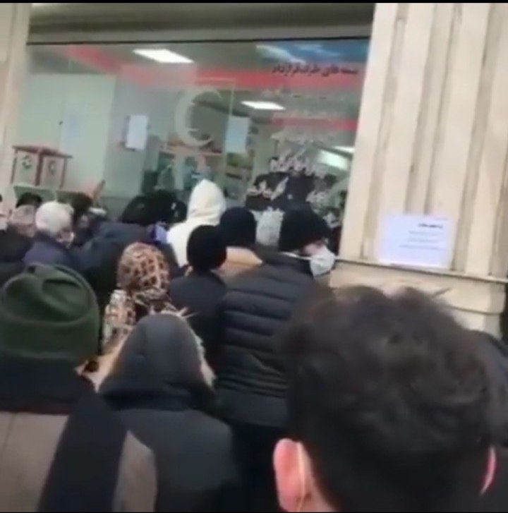 هلال احمر گیلان: تقاضاها بیشتر از سهمیه دریافتی داروست / تجمع مردم در مقابل داروخانه امری اجتناب‌ناپذیر است