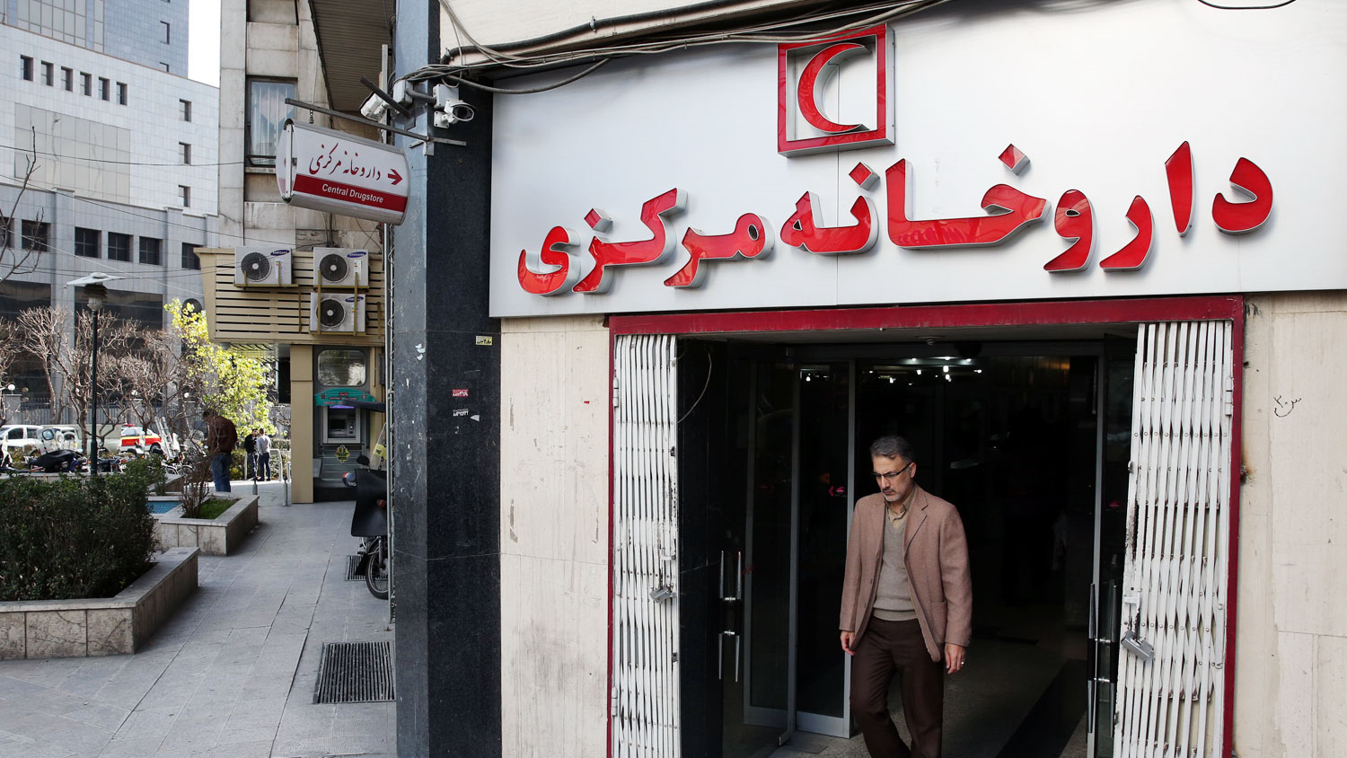 پذیرش ۵۸ هزار نسخه دارویی در ۳ داروخانه اصلی هلال احمر