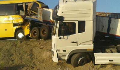 امدادرسانی هلال احمر به 25 حادثه دیده تصادف اتوبوس با تریلر
