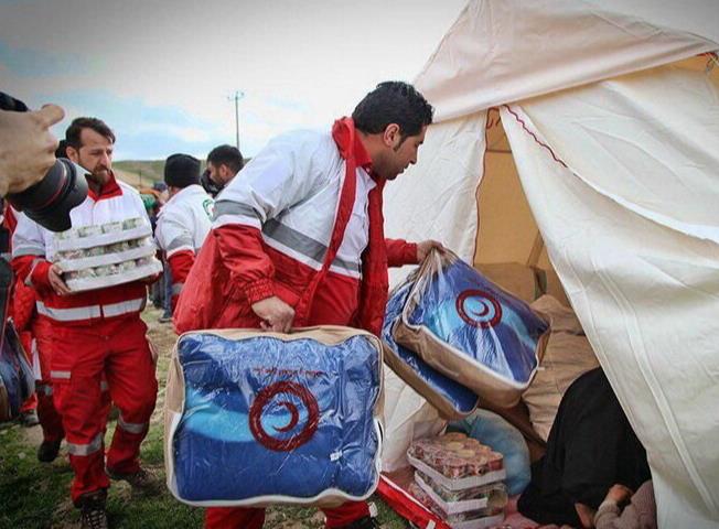 خدمت رسانی جمعیت هلال احمر به زلزله زدگان در شهرستانهای بشرویه و طبس