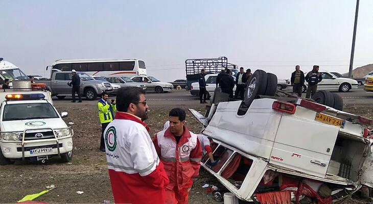 39 حادثه دیده در تصادف اتوبوس و مینیبوس