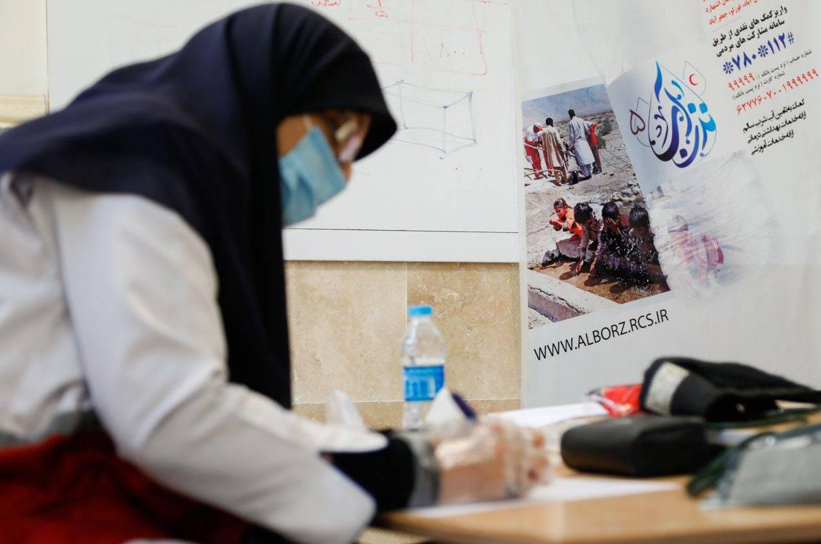 آغاز طرح نذر آب ۵ هلال احمر تهران در سیستان و بلوچستان/ توزیع 2500 بسته معیشتی و بهداشتی بین مردم محروم خاش