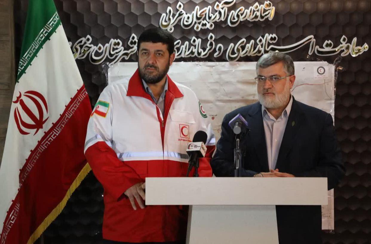 تقدیر استاندار از زحمات شبانهروزی امدادگران هلالاحمر در خوی/ بسیج تمام امکانات کشور برای اسکان آسیبدیدگان زلزله
