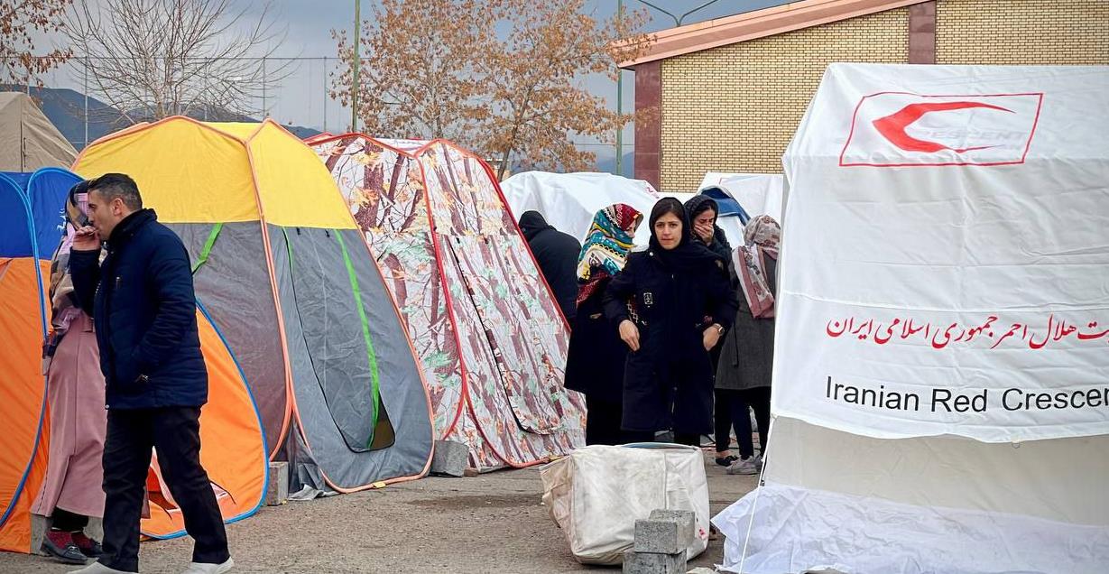 تماس تلفنی معاون اقتصادی رئیس جمهور با دکتر کولیوند و قدردانی از خدمات هلالاحمر در خوی: امدادگران، مجاهدان راه خدمت به مردم هستند