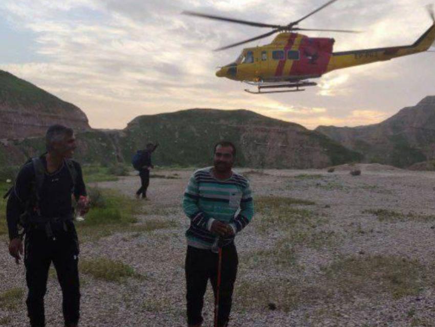 نجات ۳ کوهنورد در کوههای روستای گماران شهرستان گناوه
