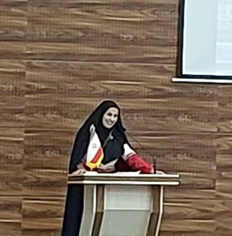 تجلیل از بانوی داوطلب هلالاحمر بوشهر در کنگره استانی بانوان تاثیرگذار