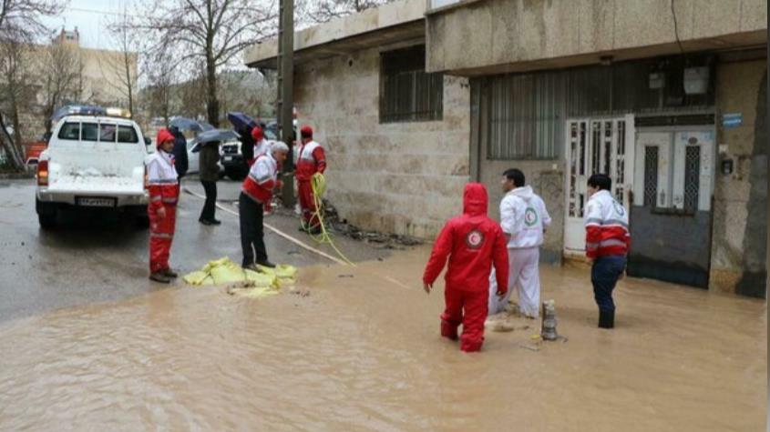 امدادرسانی هلال احمر به بیش از ۲۴۰ نفر از متاثرین آبگرفتگی و سیلاب در کردستان