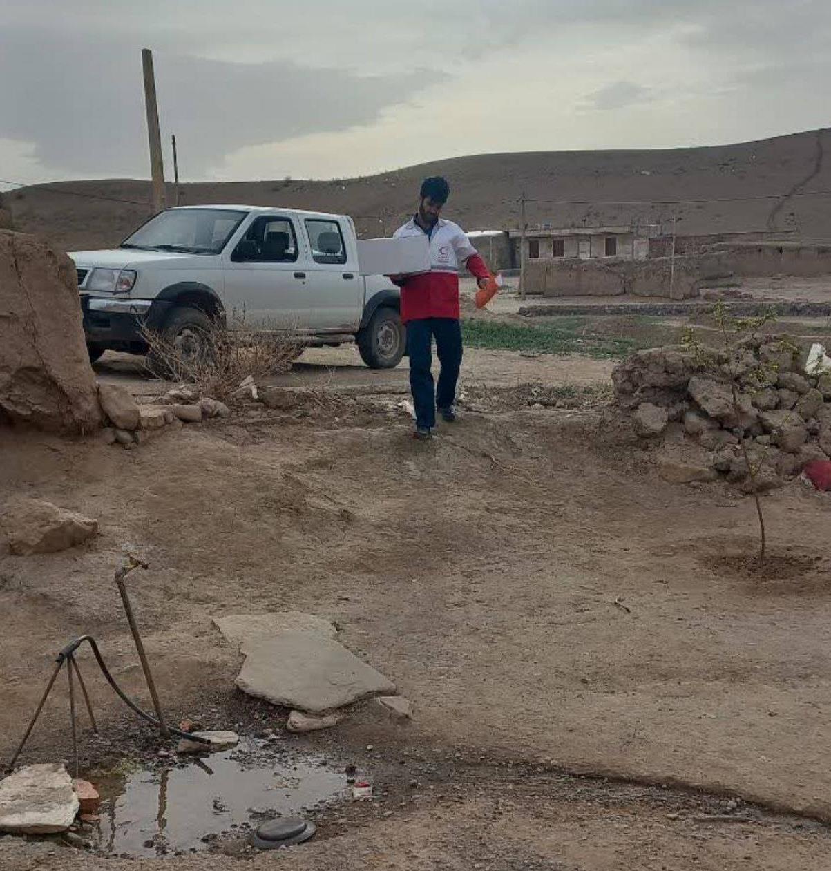 اجرای پویش هلال رحمت در سه شهرستان آذربایجان شرقی با توزیع ۲۱۰ بسته معیشتی بین نیازمندان همزمان با شب های قدر