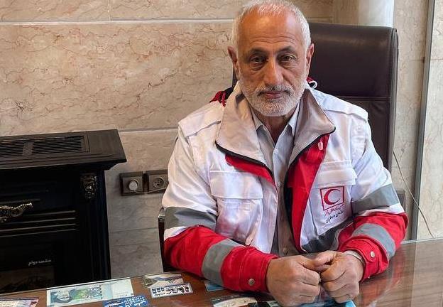 بابابزرگ 220 سرپناه ساخت/ گفتوگو با خیری که 30 سال است گره از کار خانوادههای نیازمند باز میکند