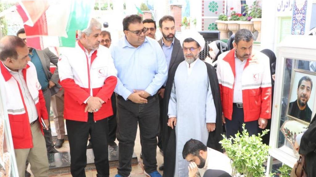 ادای احترام مسئولان صلیب سرخ و هلالاحمر به مقام شامخ شهدا