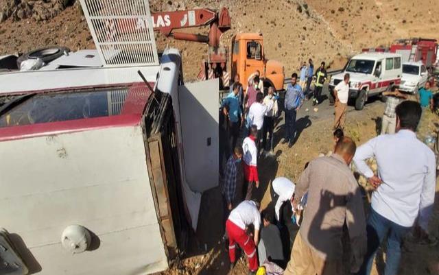 واژگونی اتوبوس در بوشهر ۹ مصدوم برجای گذاشت