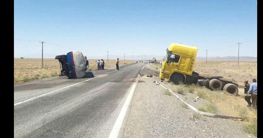 جان باختن ۳ نفر براثر تصادف تانکرسوخت با پژو ۴۰۵ در یزد