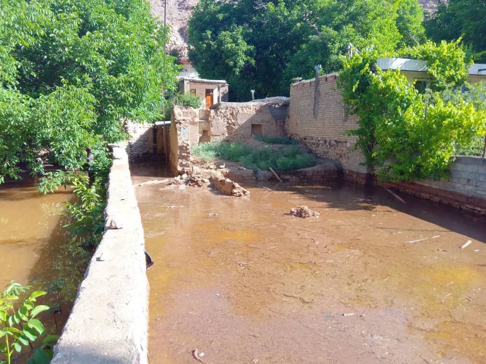 وقوع سیل و آبگرفتگی در برخی روستاهای استان تهران، مرکزی و سمنان/ امدادگران هلالاحمر در حال ارزیابی مناطق حادثهدیده هستند