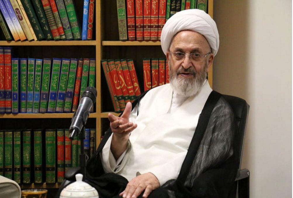 شعار هلال احمر به قلم وحی بیان شده است
