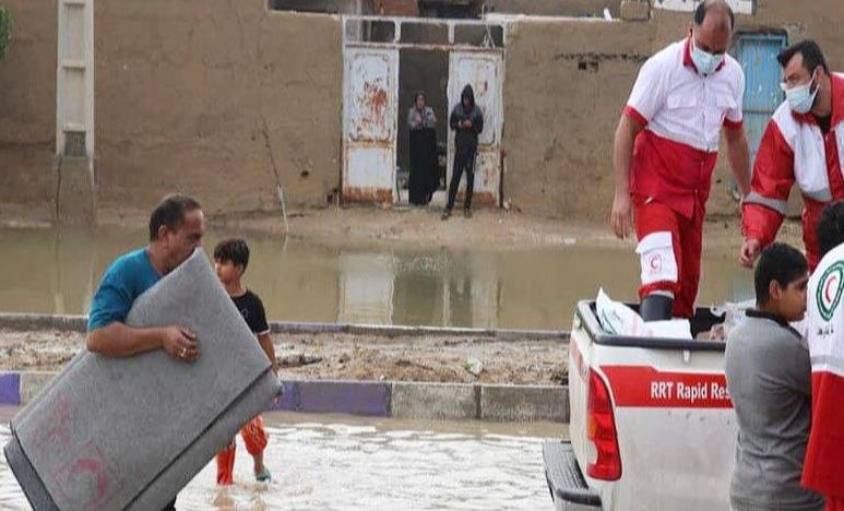 جدال با سیلاب خروشان