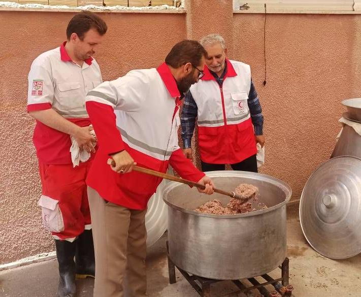 توزیع ۲ هزار پرس غذای گرم  بین نیازمندان قزوین