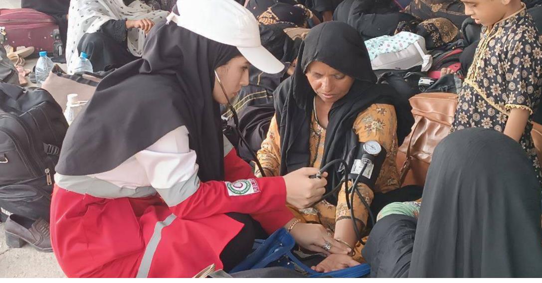 امدادرسانی و ارائه خدمات درمانی هلال احمر سیستان و بلوچستان به اتباع پاکستانی عازم عراق