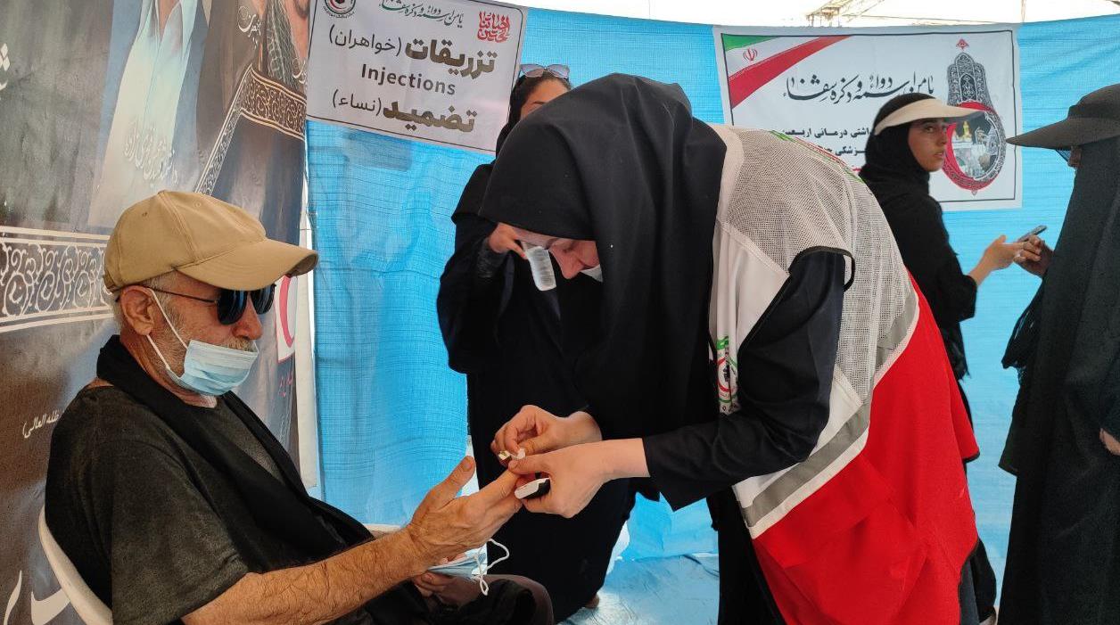 گفتوگو با ۲ پرستار داوطلب هلال احمر در خدمت به راهپیمایان حسینی