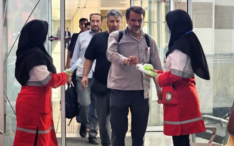 تمامی زائران در مرز تمرچین ماسک N۹۵ دریافت میکنند