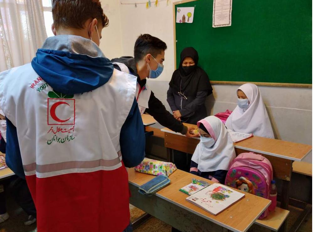 توزیع ۴۰۰ بسته لوازم التحریر بین دانش آموزان نیازمند خراسان جنوبی