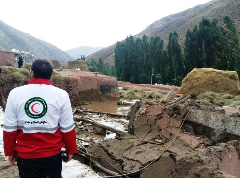 امدادگران هنوز در سنگر خدمت به سیل‌زدگان آستارا به صف هستند