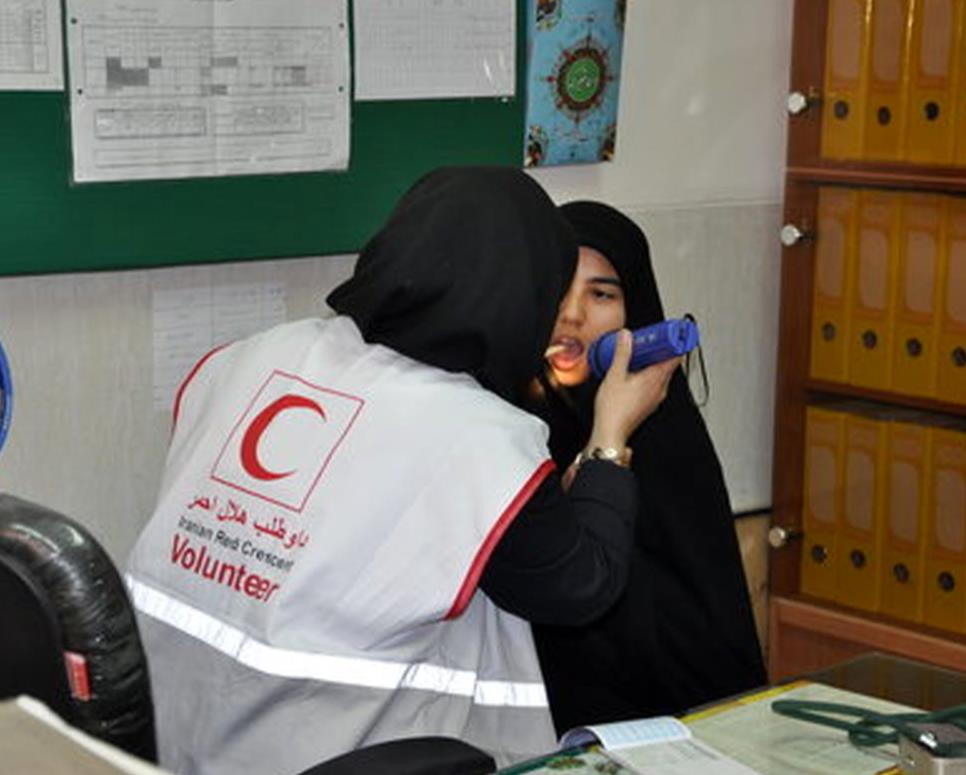 ویزیت رایگان ۲۰۰ بیمار توسط کاروان سلامت  هلال احمر سلسله در مناطق کم برخوردار