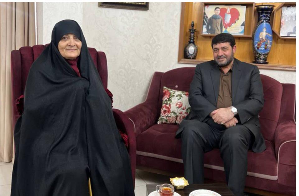 دیدار رئیس جمعیت هلال‌احمر با مادر شهیدان طوقانی/ کولیوند: خانواده شهدا سرمایه‌های گران قدر جمهوری اسلامی ایران هستند