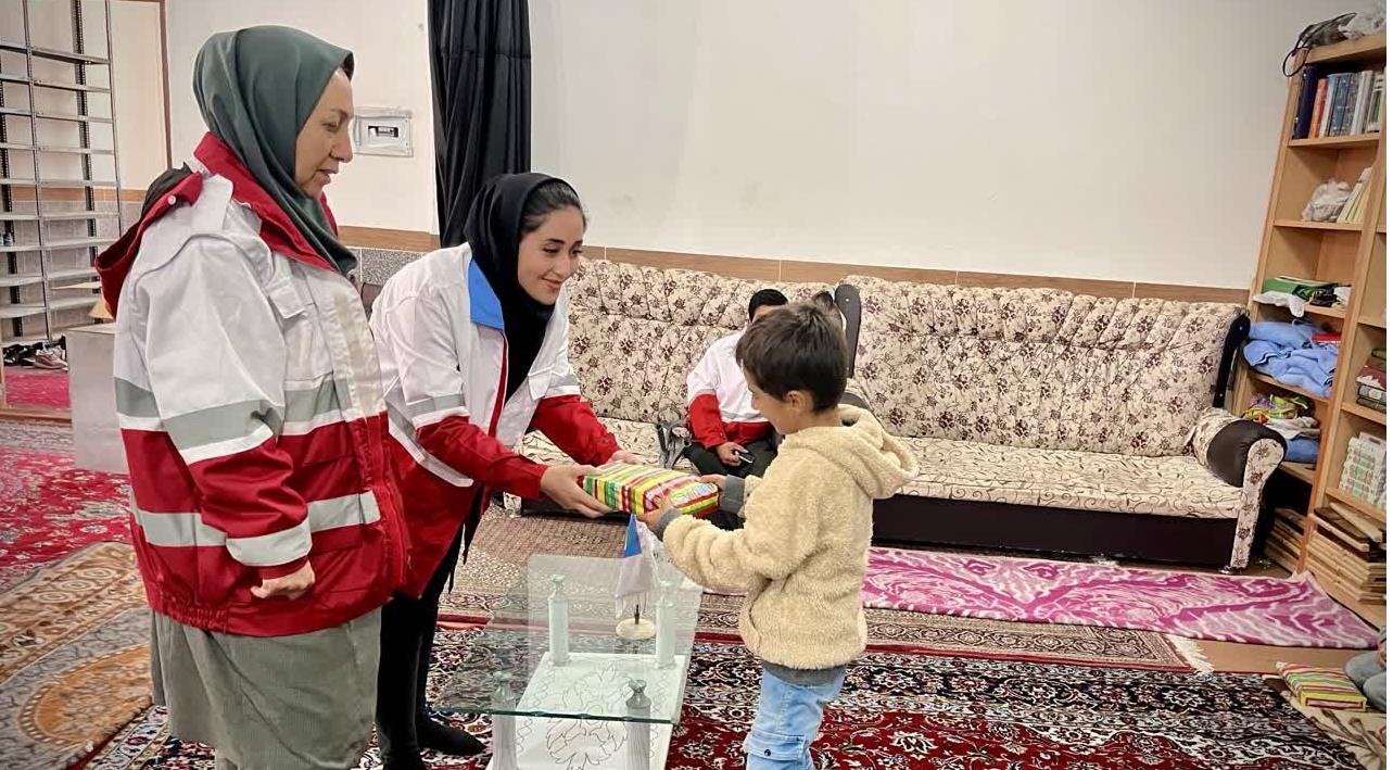 خیّران هلال احمر ۸.۲ میلیارد ریال به دانشآموزان نیازمند آذربایجانغربی کمک کردند