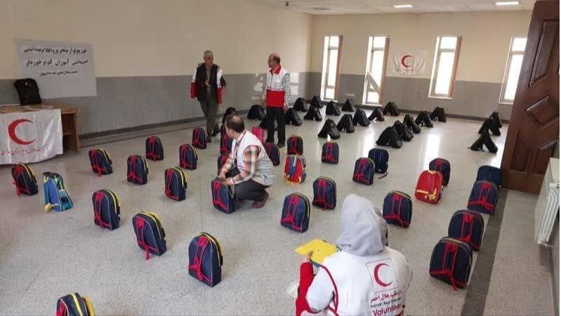 توزیع بیش از 12 هزار بسته لوازم التحریر بین دانش آموزان نیازمند