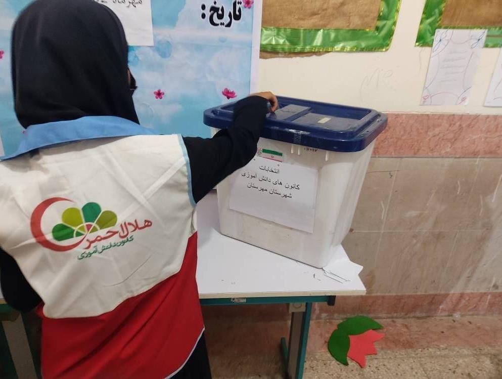 تشکیل بیش از 200 کانون دانش آموزی هلالاحمر در مدارس سیستان و بلوچستان